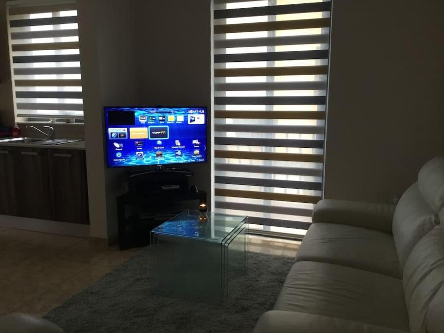 May Flower: Modern Flat Close To Airport/Bus Stops Tarxien Eksteriør billede
