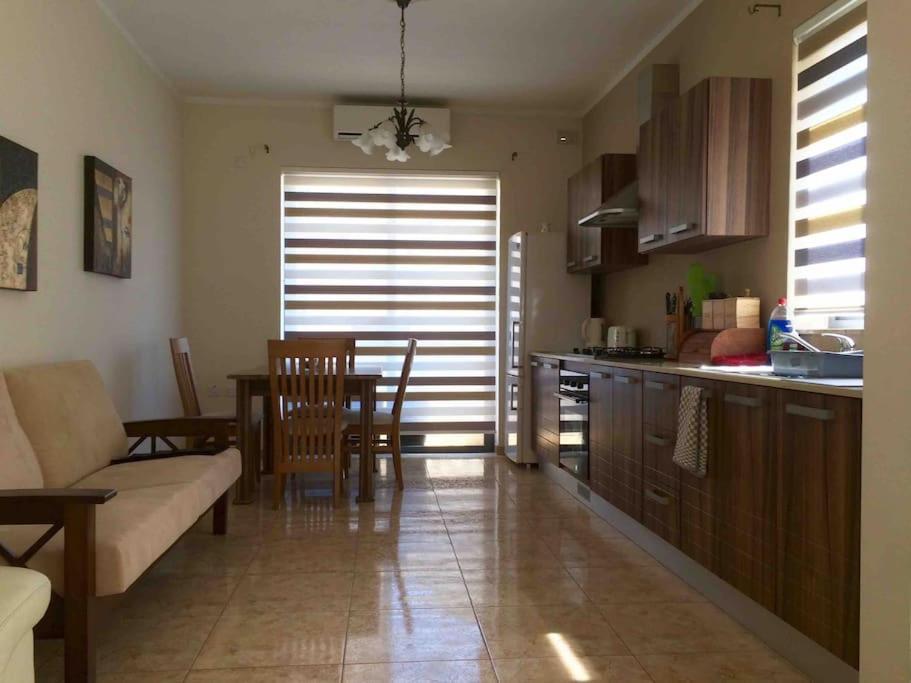 May Flower: Modern Flat Close To Airport/Bus Stops Tarxien Eksteriør billede