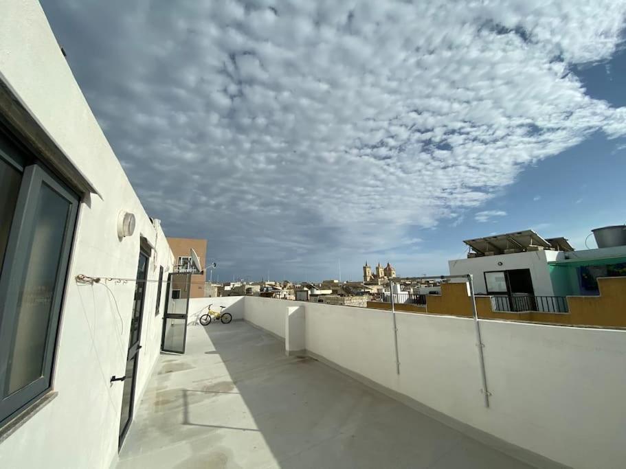 May Flower: Modern Flat Close To Airport/Bus Stops Tarxien Eksteriør billede
