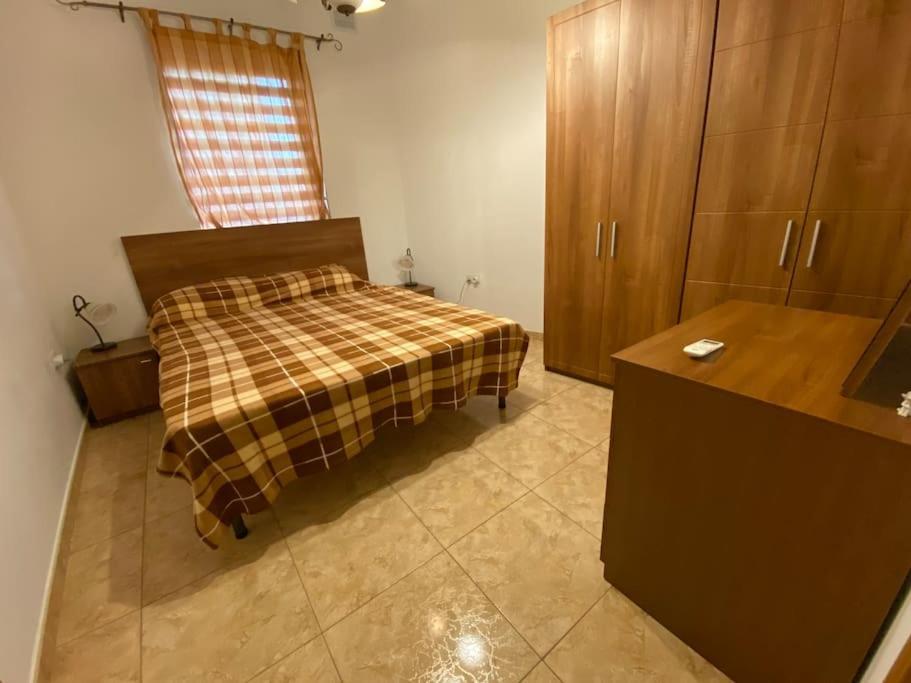 May Flower: Modern Flat Close To Airport/Bus Stops Tarxien Eksteriør billede