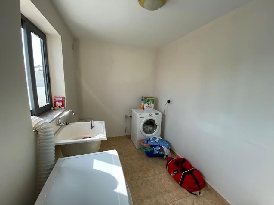 May Flower: Modern Flat Close To Airport/Bus Stops Tarxien Eksteriør billede