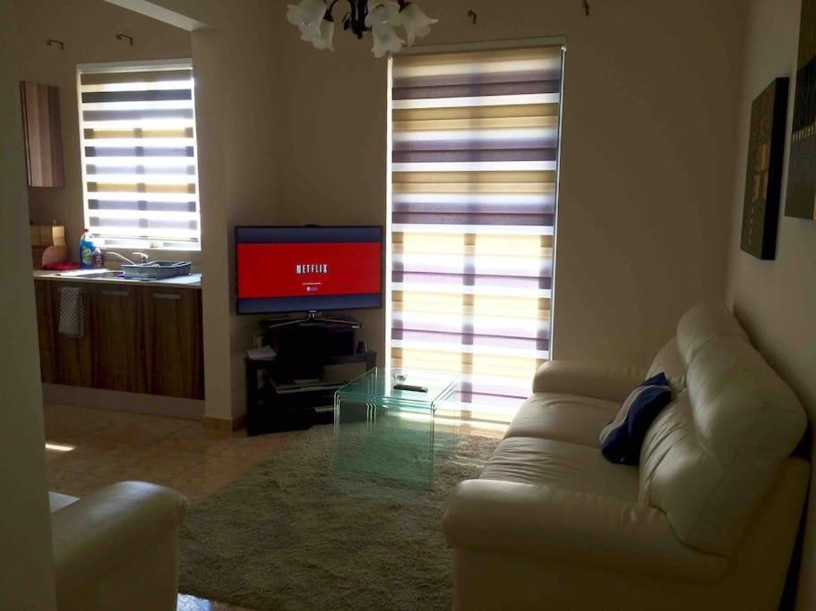 May Flower: Modern Flat Close To Airport/Bus Stops Tarxien Eksteriør billede