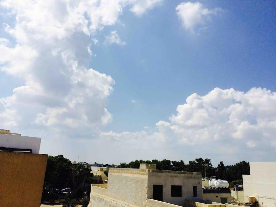 May Flower: Modern Flat Close To Airport/Bus Stops Tarxien Eksteriør billede